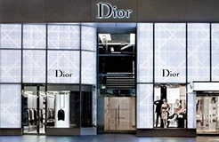 #晨报#德国时装品牌Philipp Plein被指涉嫌抄袭Dior；沙特知识产权局宣布打击盗播，纽卡收购案或现转机