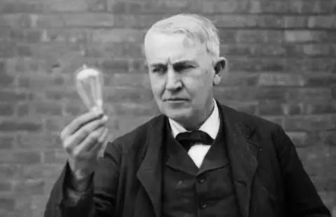 他是爱迪生的死敌，发明1000个专利，本可成为世界首富，却贫穷而死
