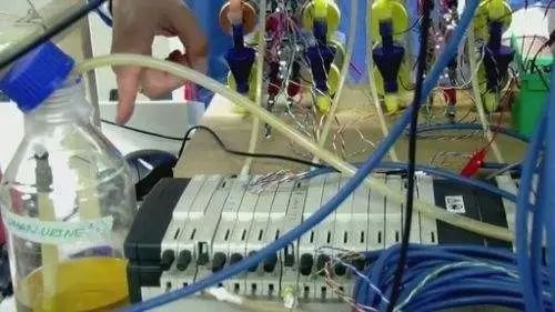 尿液给手机充电已经不稀奇了,这六种黑科技充电方法更奇葩! 尿液给手机充电已经不稀奇了,这六种黑科技充电方法更奇葩!