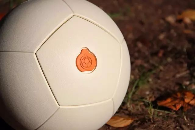 “足球充电宝”，一款节能环保的高科技充电宝！