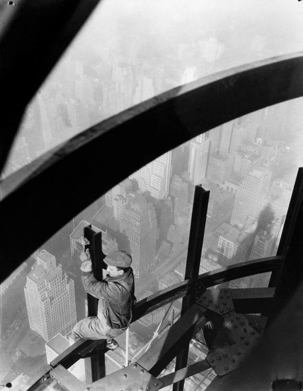 Lewis Hine：一位摄影师的“摩登时代”