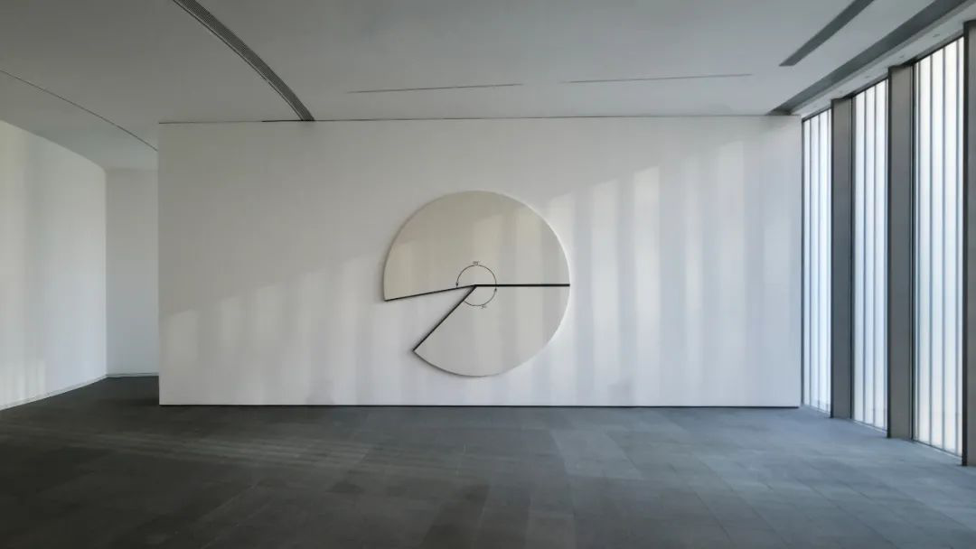 贝纳·维内×罗峣岚：艺术家的工作是推倒艺术领域的墙