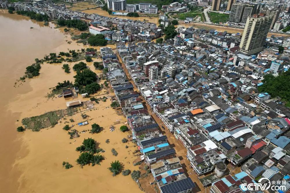 支援梅州抗洪救灾 省地标协会送关爱