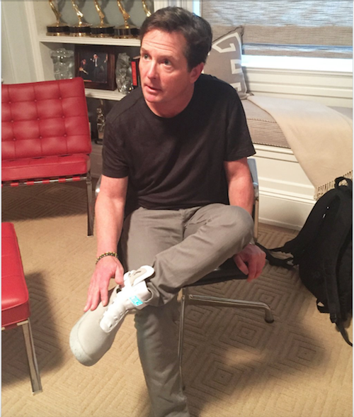 10年研发，耐克终于把《回到未来》中自动系带鞋真正搞定了！